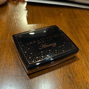 Anastasia Beverly Hills Amrezy Highlighter